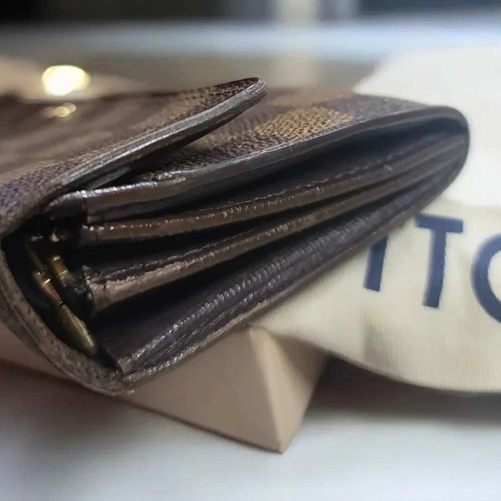 Louis Vuitton Damier Ebene Sarah Wallet Preowned Good condition Full Inclusion